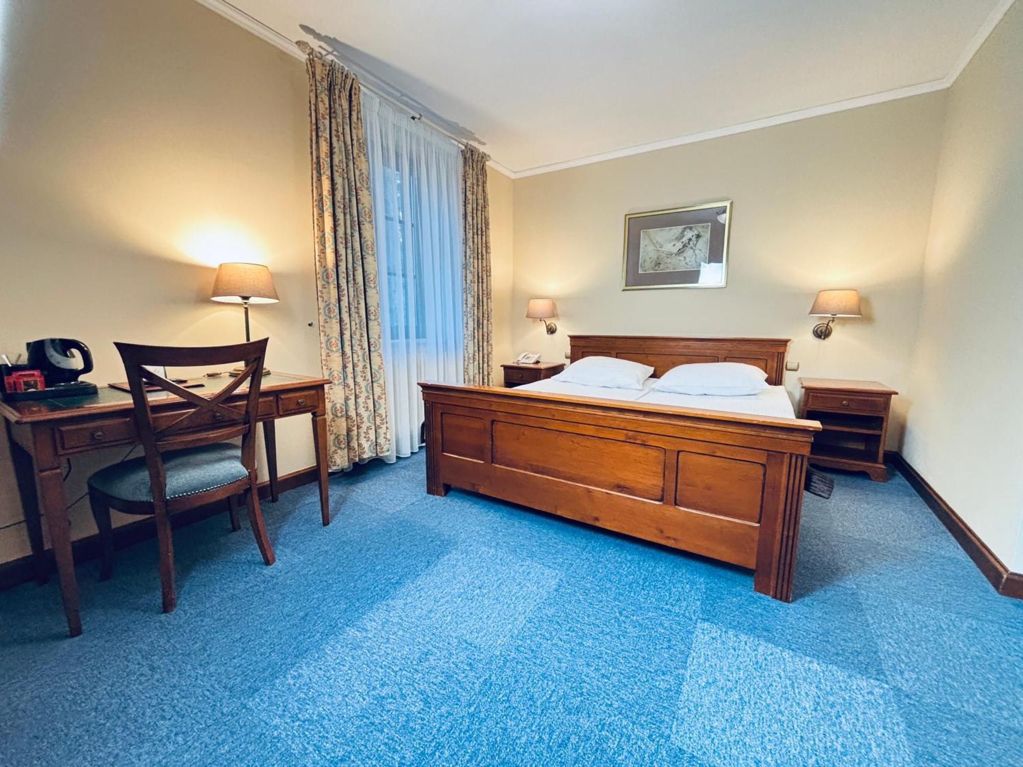 Queen Suite Spa Bath