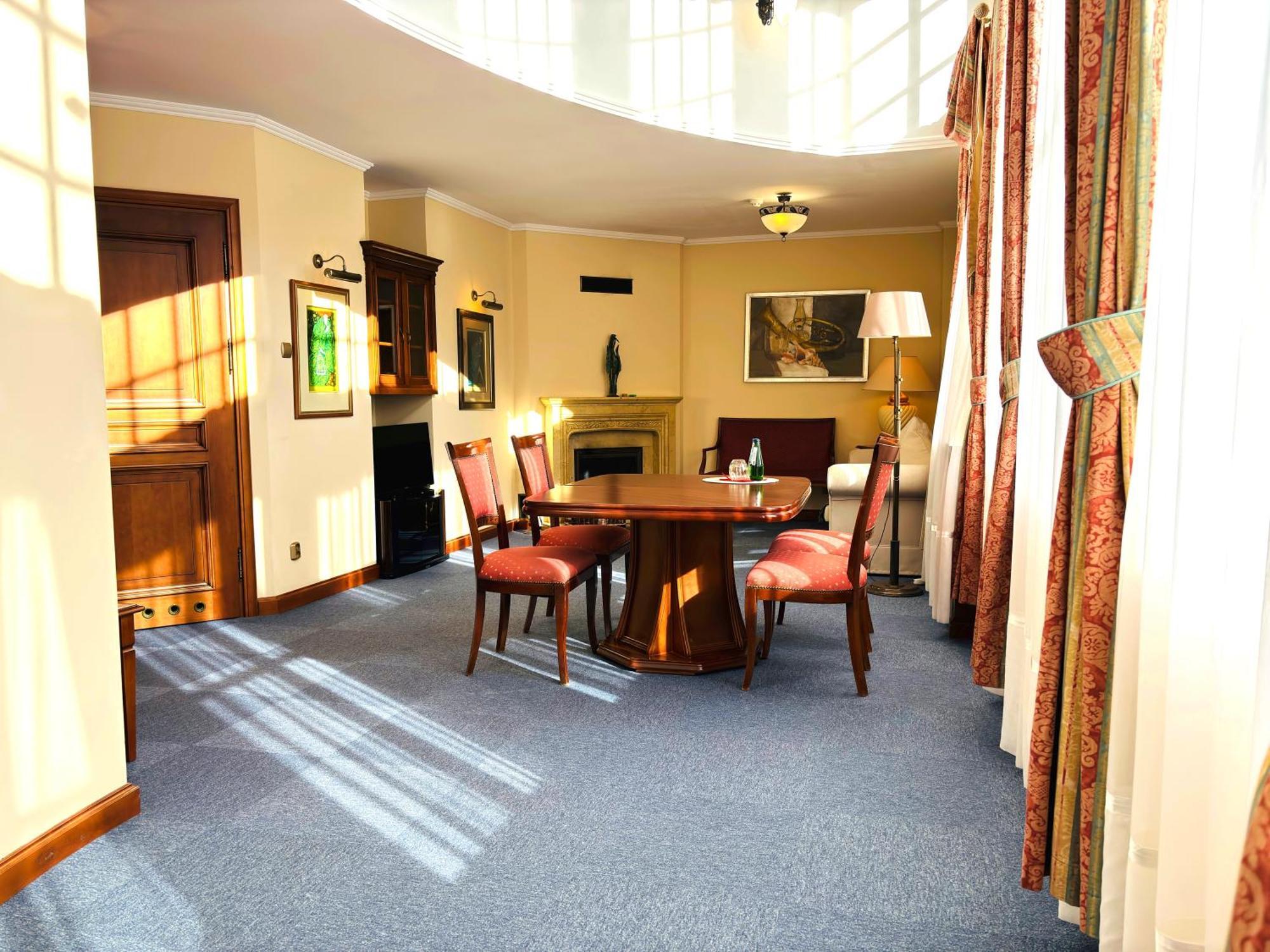 Queen Suite Spa Bath